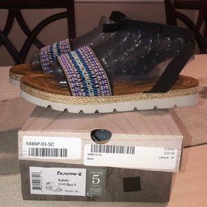 Bearpaw Kahala sandals size 5 youth